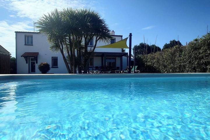 Location de vacances pour 12 personnes, avec Terrasse et Jardin à Grues