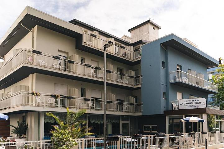 Hôtel pour 3 personnes, avec terrasse et piscine à Riccione - 3