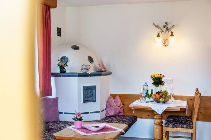Ganze Wohnung, Ferienwohnung "Enzian 1" mit Bergblick, privater Terrasse und Wlan in Leutasch, Innsbruck Land