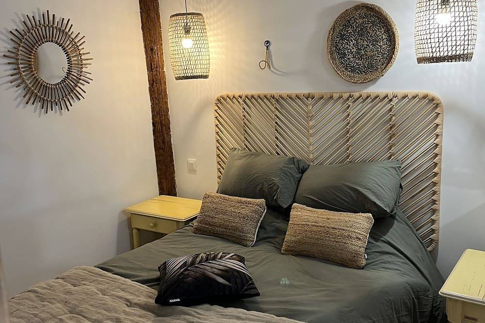 Apartamento entero, Charming cafoutchi at the foot of Montagnette in Barbentane, Region de Arles