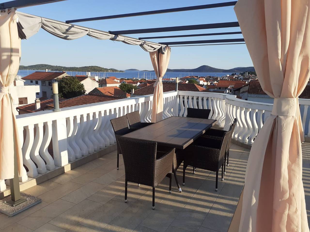 Ganze Wohnung, 1-Zimmer-Ferienwohnung mit Terrasse Vodice A-13973-c in Vodice, Šibenik-Knin