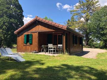 Chalet pour 4 personnes, avec jardin et terrasse dans le Cantal