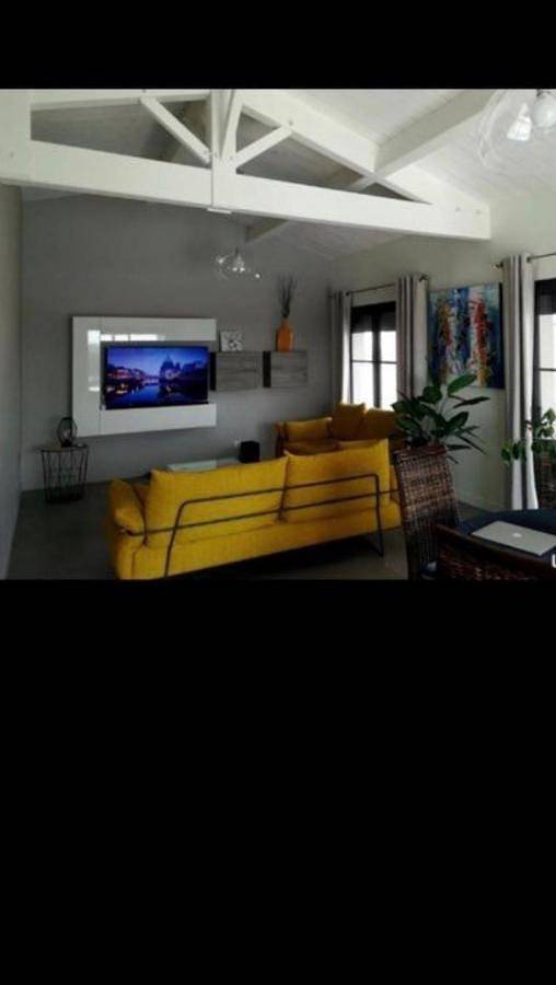 Location de vacances pour 5 personnes, avec Terrasse ainsi que Piscine et Vue à Chauray - 4