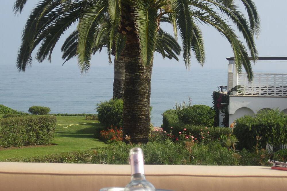 Charmantes Reihenhaus am Strand, Meerblick, Estepona zu Fuß erreichbar in Playa del Angel (Estepona), Estepona