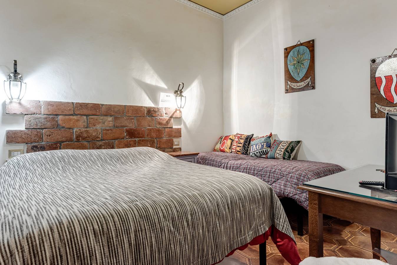 Entire apartment, Room 'Camera Matrimoniale 4' with Wi-Fi and Air Conditioning in Florence city center, Florence