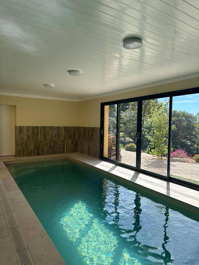 Gîte pour 2 personnes, avec Terrasse et Jardin ainsi que Piscine et Vue à Margon
