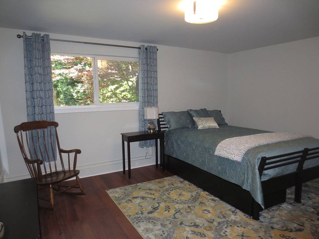 Modern, sauber und geräumig, 2 Schlafzimmer, in perfekter Lage, mit Parkplatz vor Ort in Seattle, Lake Washington