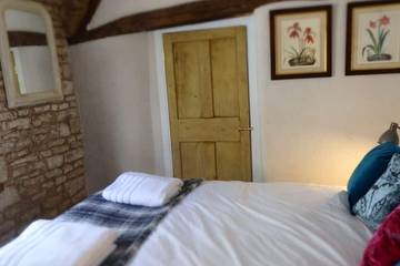 Log Cabin for 7 People in Burford, The Cotswolds, Photo 3