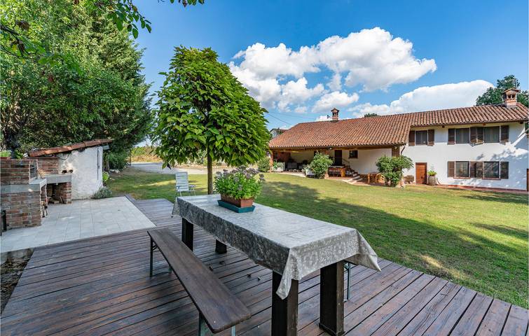 Appartement de 230 m² : WiFi, Parking, Cuisine & Lit simple in Bene Vagienna, Province de Coni
