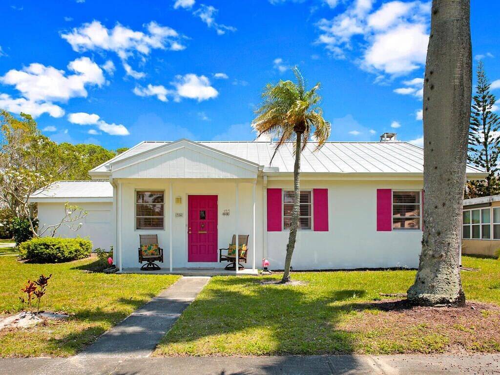 Quaint Bungalow in Lake Park with Private Pool & Spa - Minutes from Beaches in Naples (Florida), Southwest Florida