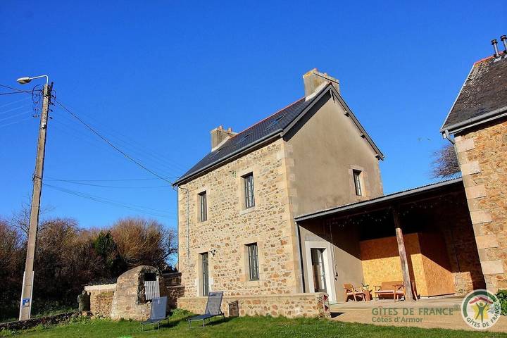 Gîte pour 7 personnes, avec terrasse et jardin à Lanmodez - 2