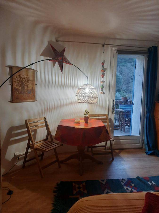 Location de vacances pour 2 personnes, avec vue et balcon à Meyrargues - 2