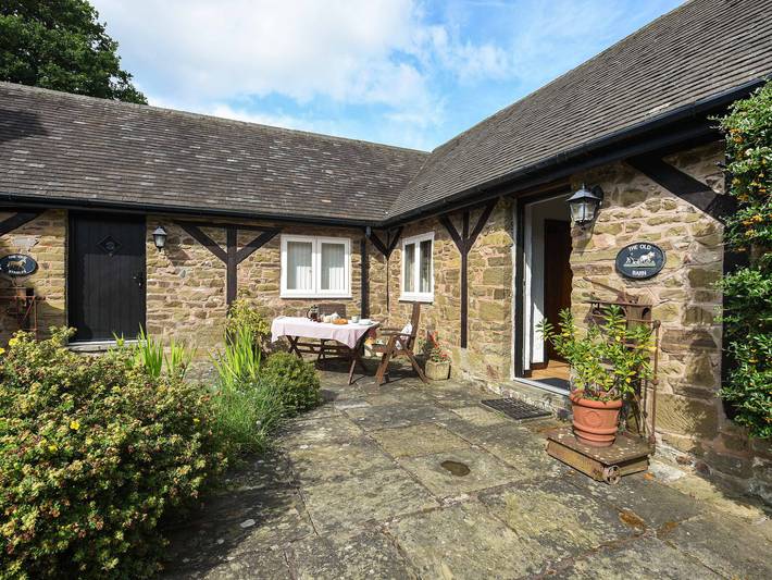 Cottage for 5 people, with garden, with pets in Shropshire