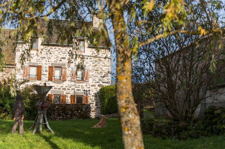 Gîte pour 6 personnes, avec terrasse et jardin à Alpuech