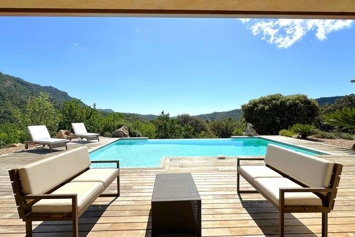 Location de vacances pour 8 personnes, avec terrasse ainsi que jardin et piscine, adapté aux familles à Zonza - 4