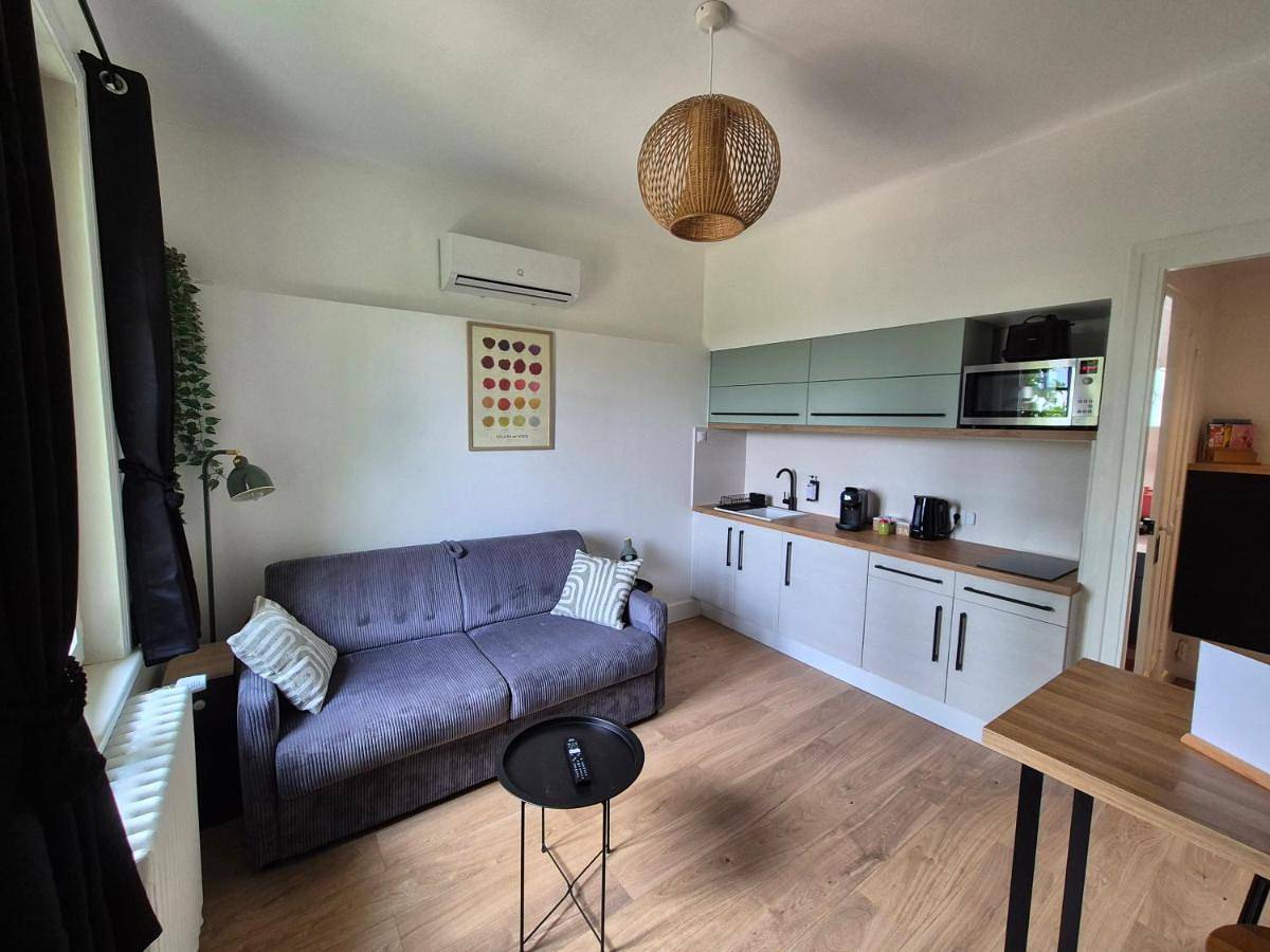 Appartement entier, L'Olivier Studio Cosy & Calme Idéal Duo ou Pro in Trévoux, Ain