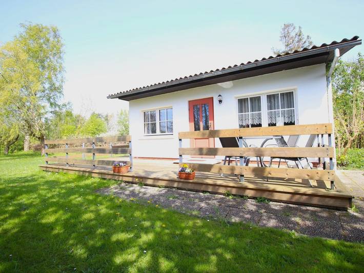 Bungalow für 3 Personen, mit Terrasse und Garten in Altenkirchen