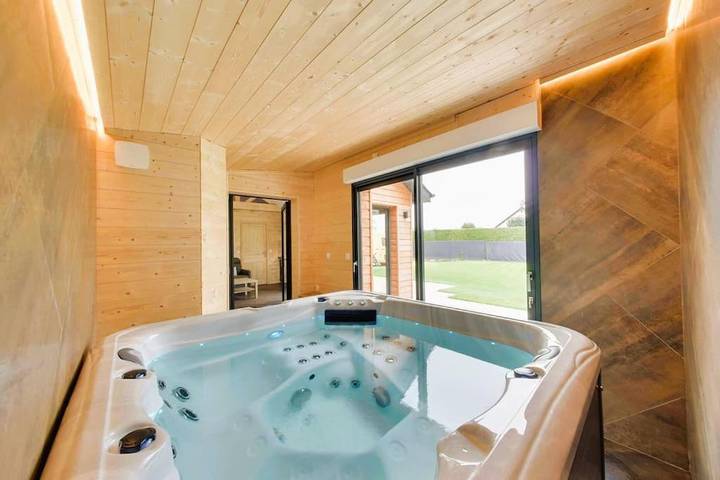 Chalet pour 4 personnes, avec jacuzzi et jardin dans le Calvados