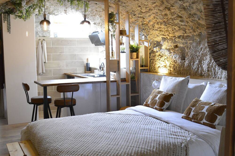 Entire apartment, La Bulle, an authentic and romantic spa in Biot, Cannes region