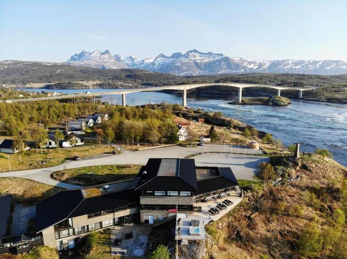Hotel for 2 personer, sauna og jacuzzi i tillegg til terrasse og hage i Bodø 