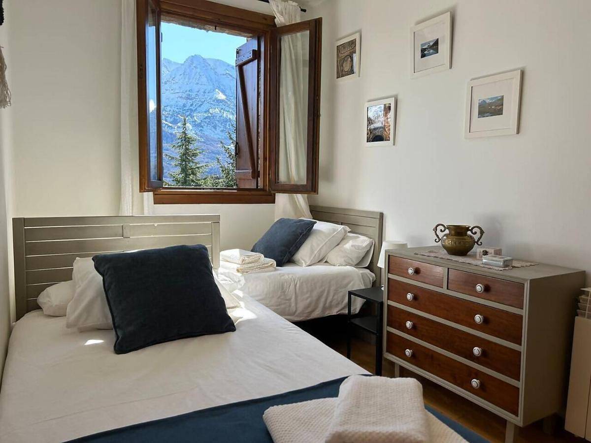 Apartamento entero, Apartamento Linar l Wifi l Vistas l P & Trastero in Tramacastilla de Tena, Pirineo Aragonés