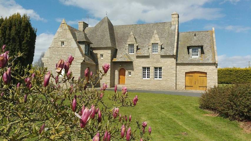 Location de vacances pour 2 personnes, avec Terrasse ainsi que Jardin et Vue à Rospez