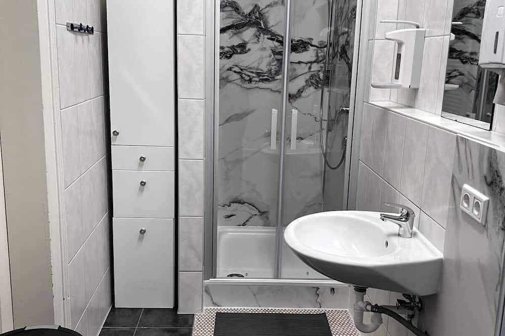 Ganze Wohnung, Geräumige 160 qm Wohnung in zentral in Göppingen für Familien, Monteure, Gruppen in Göppingen, Landkreis Göppingen