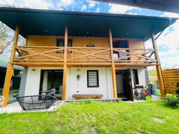 Dom dla 8 osób, z Jacuzzi i Taras oraz Ogród i Widok w Krasnobród