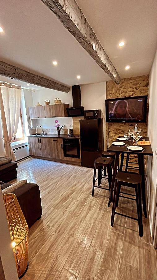 Appartement entier, One-Bedroom Apartment in Cucuron, Parc naturel régional du Luberon