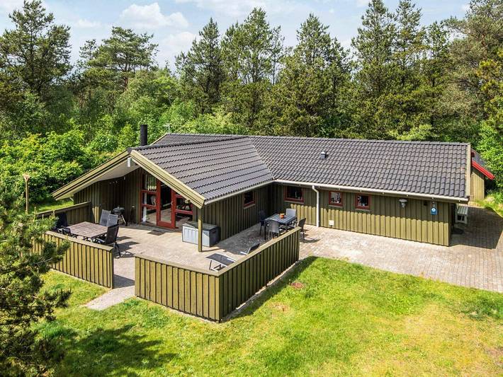 Ferienhaus für 8 Personen, mit Terrasse und Sauna sowie Whirlpool, kinderfreundlich in Houstrup Strand