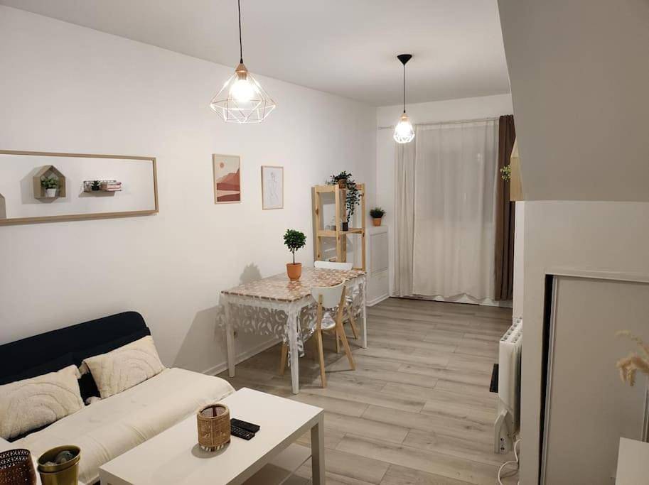 Appartement entier, One-Bedroom Apartment in Le Perreux-sur-Marne, Val-de-Marne