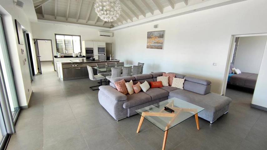 Location de vacances pour 6 personnes, avec jardin ainsi que piscine et jacuzzi à Les Abymes - 2