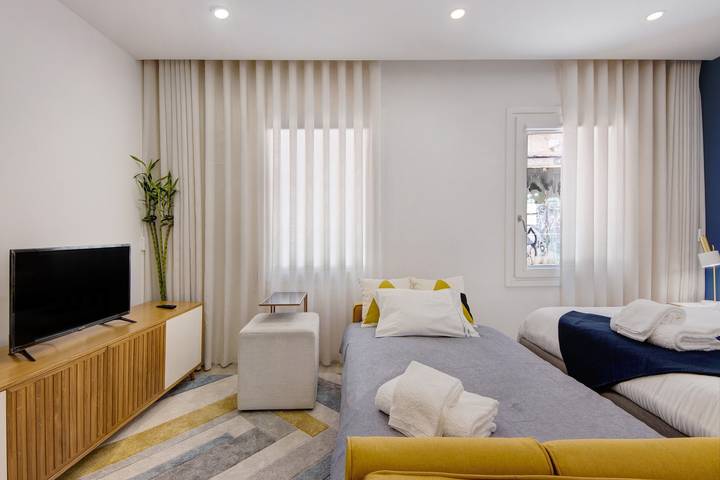 Ganzes Studio, Studio-Apartment 'Aveiro City Blue' mit Gemeinschaftspatio und Wlan in Aveiro, Aveiro Distrikt