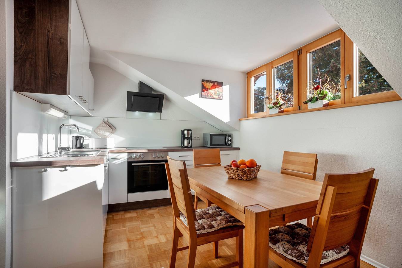 Appartement 'Carlina' met Uitzicht op de Bergen, Balkon en Wifi, foto 8