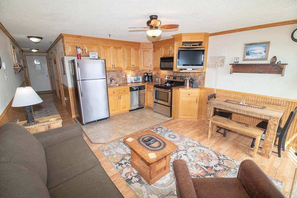 Ganze Wohnung, 1Br / 1Ba Wi-Fi-Blick auf die Berge - Neben den Pisten und dem Dorf - Nice in Snowshoe, Greenbrier River