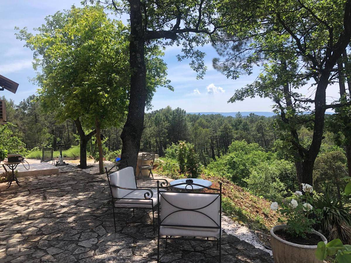 Double Room with Private Bathroom in Roussillon, Parc naturel régional du Luberon