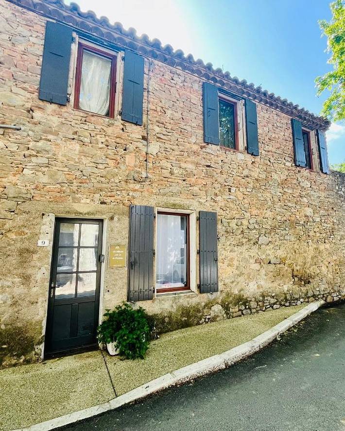 Location de vacances pour 3 personnes, avec piscine et jardin, animaux acceptés à Talairan - 2