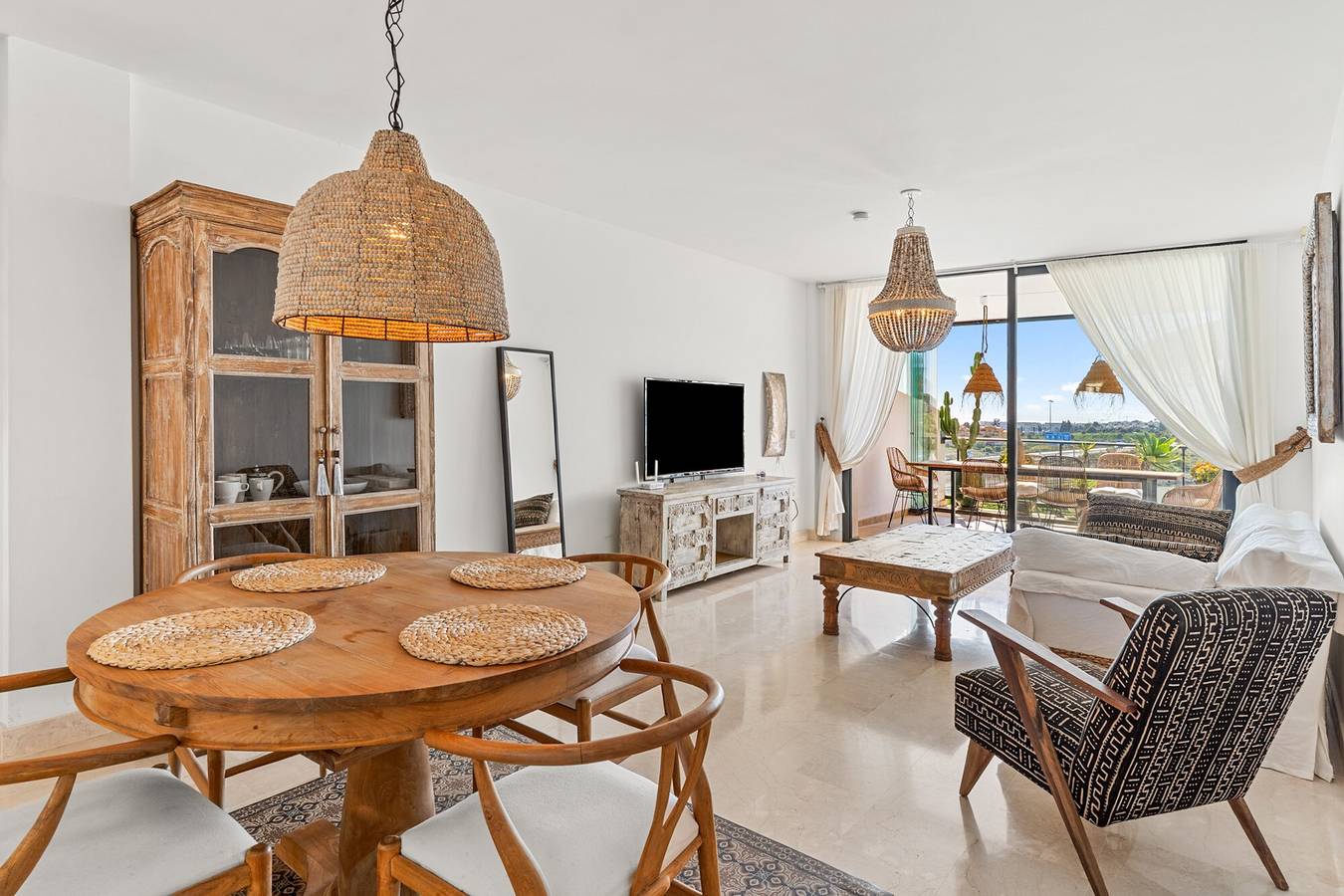 Apartamento entero, Apartamento 'Scandi Style Sea View A113' con vistas al mar, Wi-Fi y aire acondicionado in Riviera del Sol, Mijas