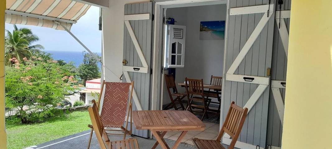 Location de vacances pour 3 personnes, avec vue et jardin à Vieux-Fort - 2