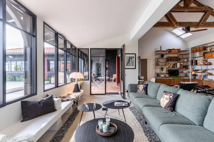 Location de vacances pour 16 personnes, avec terrasse et jardin ainsi que piscine et vue dans Plage du Mauret - 4