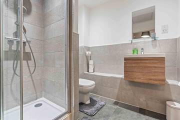 Holiday Apartment for 2 People in Coventry, Heart of England, Photo 3