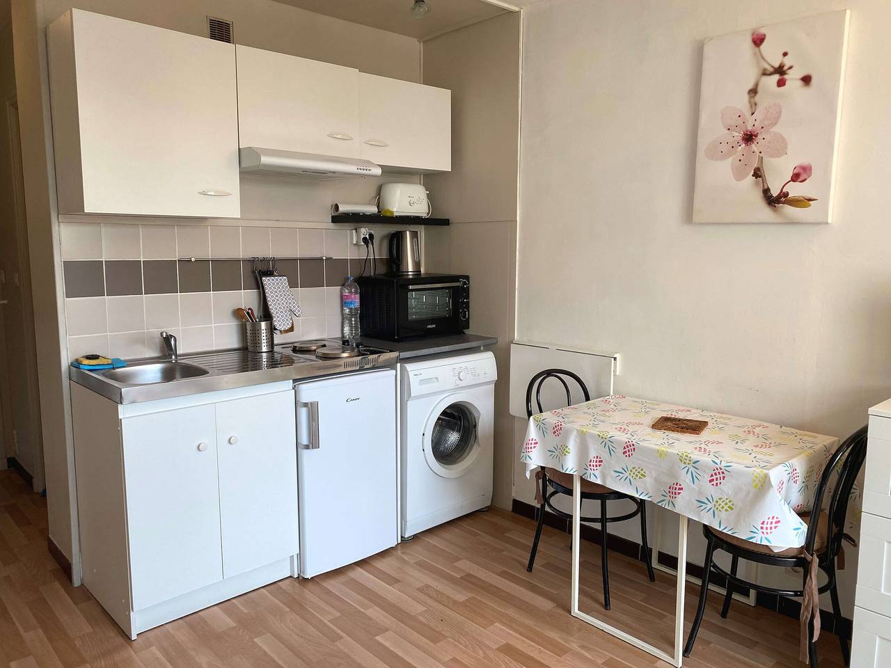 Studio entier, Studio lumineux avec balcon exposé sud, tout équipé et classé 2 étoiles. in Balaruc-les-Bains, Côte d'Améthyste
