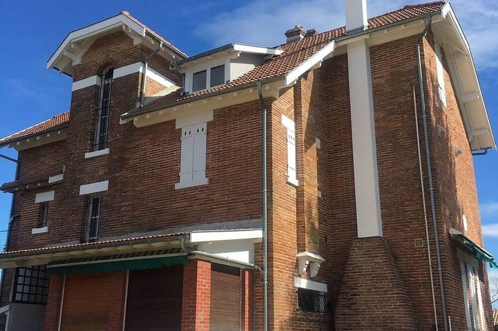 Location de vacances pour 22 personnes, avec Terrasse ainsi que Jardin et Piscine à Pontenx-les-Forges
