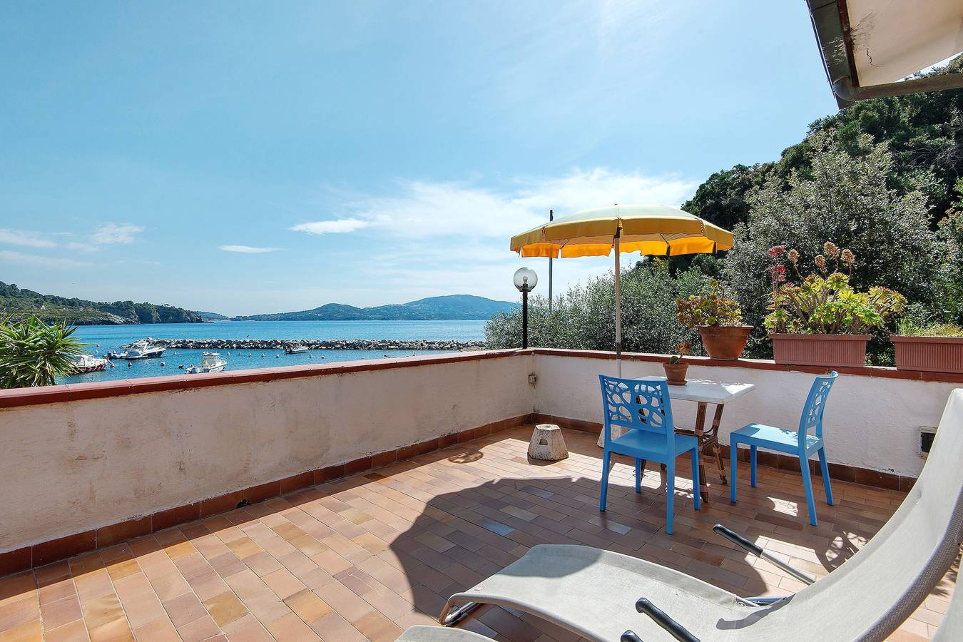 Sciabattica Room 2 with Sea View, Private Terrace, and Wi-Fi in Lacona, Elba