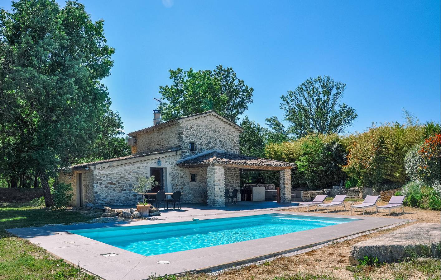 Appartement de luxe avec piscine, parking et Internet in Saint-Sauveur-de-Cruzières, Gard