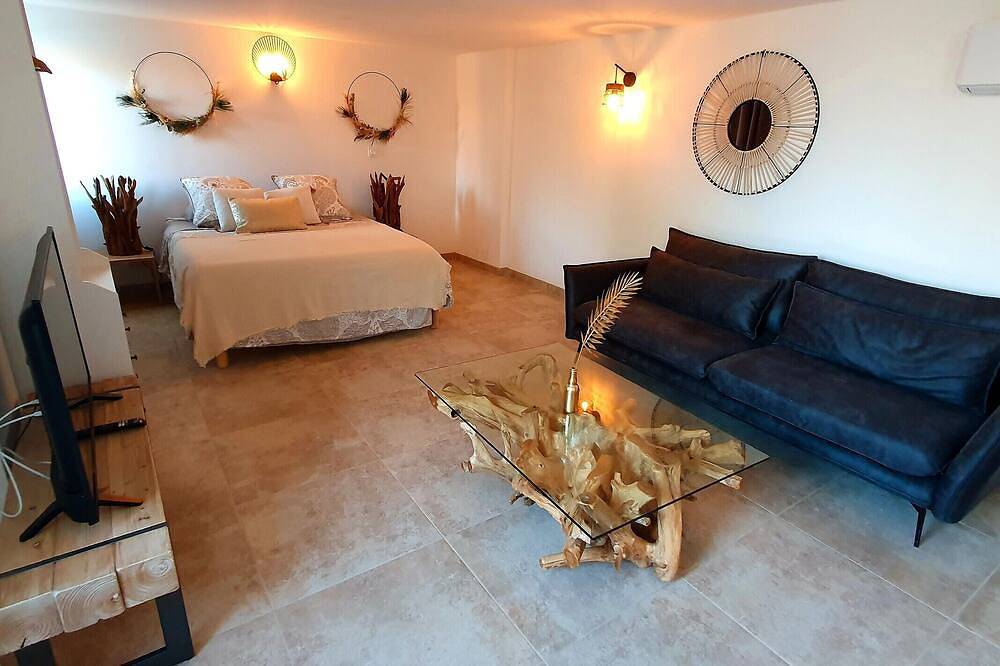 Entire apartment, Carignan - gîtes du mas des jeux in Saint-Laurent-d'Aigouze, Nimes region