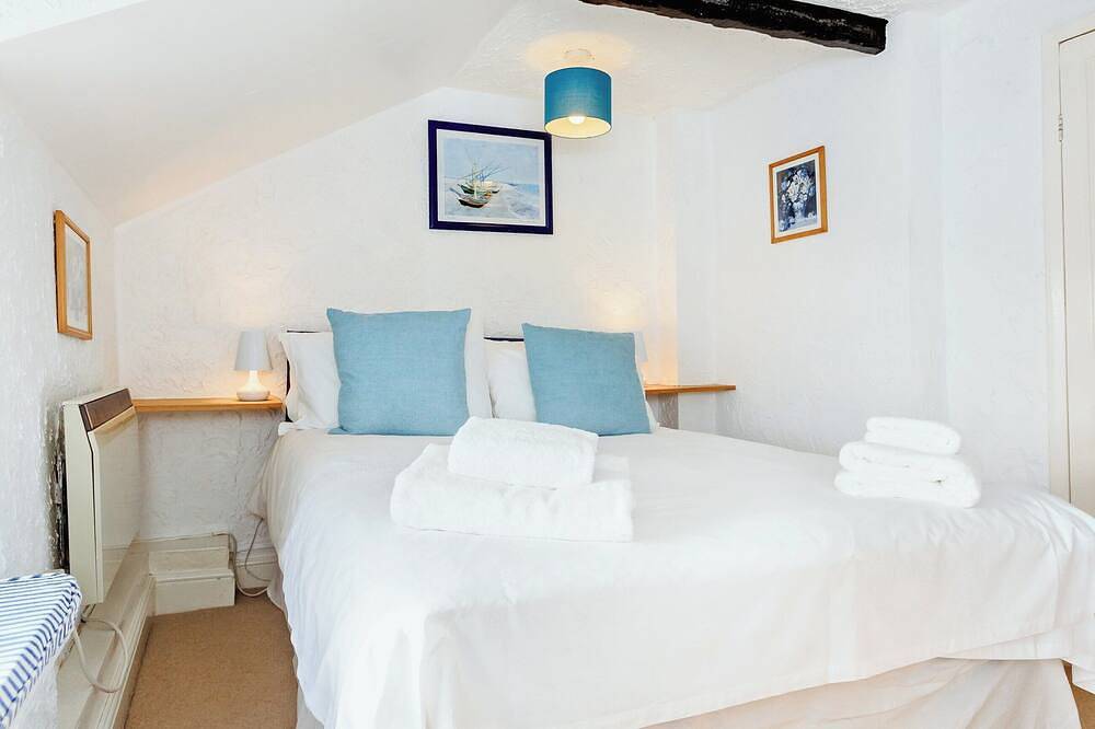 7 bedroom accommodation in West Pentire in Crantock, Cornwall