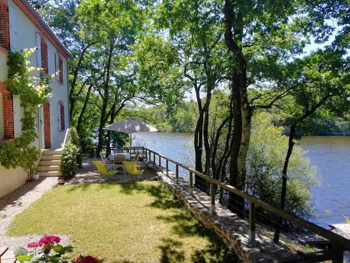 Location de vacances pour 8 personnes, avec vue ainsi que jardin et vue sur le lac à Château-Guibert - 4