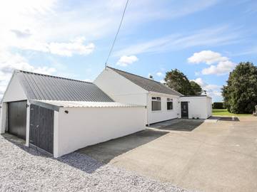 Bungalow for 6 People in Isle of Anglesey, North-Wales, Photo 1