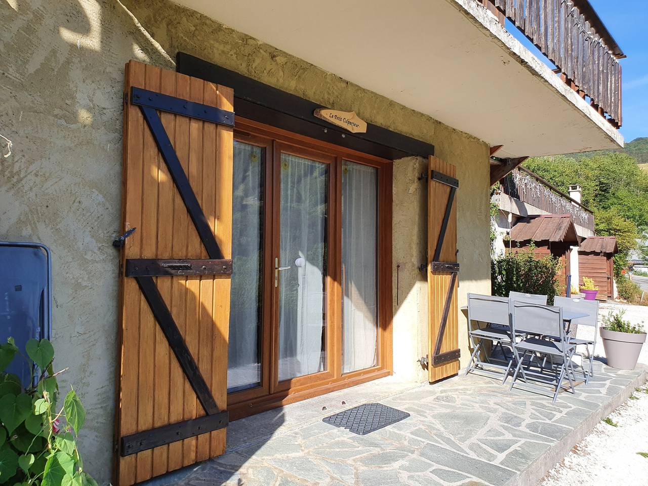 Apartamento entero, Apartamento «Le Colporteur» con vistas a la montaña, terraza privada y Wi-Fi in Aillon-le-Jeune, Chambéry region